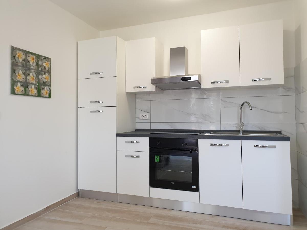 Holiday Apartments Novo Naselje Poreč Buitenkant foto